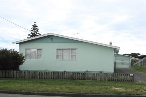 Photo of property in 127 Park Avenue, Waitarere Beach, Levin, 5510