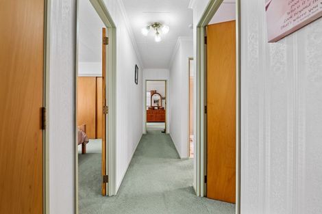 Photo of property in 35 Manu Crescent, Upper Vogeltown, New Plymouth, 4310