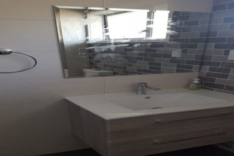 Photo of property in 2/1 Griffen Road, Mount Roskill, Auckland, 1041