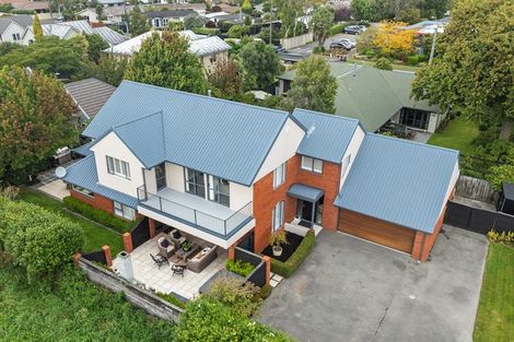 Photo of property in 100 Gardiners Road, Harewood, Christchurch, 8051