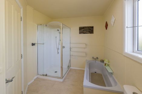 Photo of property in 1 Oriel Place, Levin, 5510