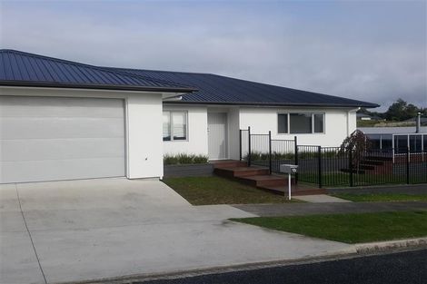 Photo of property in 13 Heta Road, Highlands Park, New Plymouth, 4312