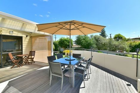 Photo of property in 6 Crown Road, Tindalls Beach, Whangaparaoa, 0930