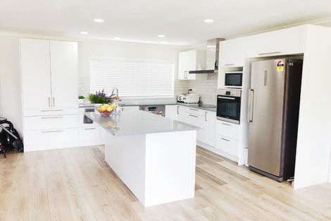 Photo of property in 2 Taroka Close, Pinehill, Auckland, 0632