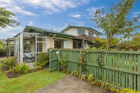 Photo of property in 42 Crofton Road, Harewood, Christchurch, 8051