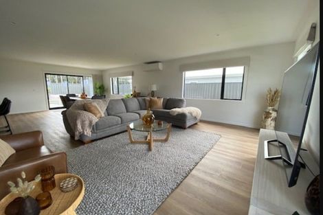 Photo of property in 19 Cassin Place, Taradale, Napier, 4112