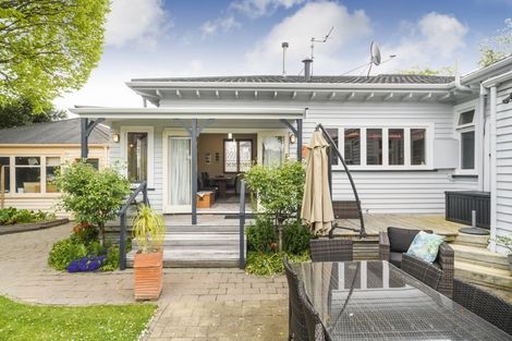 Photo of property in 16 Manapouri Crescent, Hokowhitu, Palmerston North, 4410