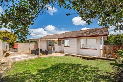 Photo of property in 4 Charnley Grove, Glenfield, Auckland, 0629