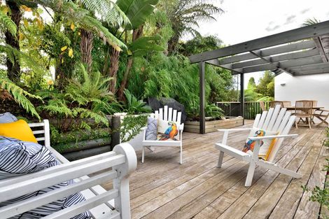 Photo of property in 26 Braemar Road, Castor Bay, Auckland, 0620