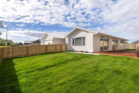 Photo of property in 44 Solitude Crescent, Kelvin Grove, 4470