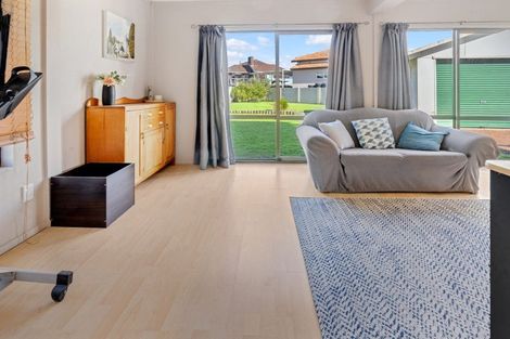 Photo of property in 3 Hattaway Avenue, Bucklands Beach, Auckland, 2012