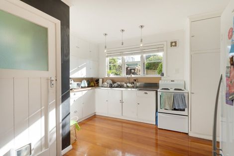 Photo of property in 22 Lyndfield Lane, Newlands, Wellington, 6037