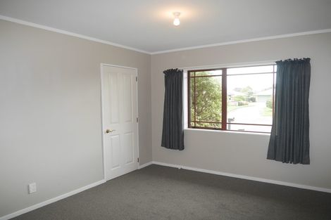 Photo of property in 4 Glen Loch Place, Paraparaumu, 5032
