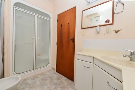 Photo of property in 18 Gilbass Avenue, Hamilton Lake, Hamilton, 3204