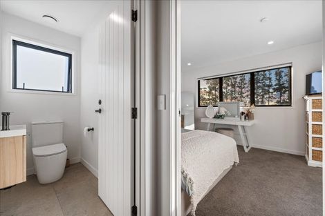 Photo of property in 3/111 Hobsonville Road, West Harbour, Auckland, 0618