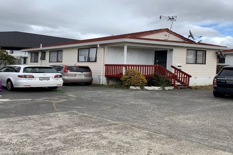 Photo of property in 1/8 Penion Drive, Flat Bush, Auckland, 2023