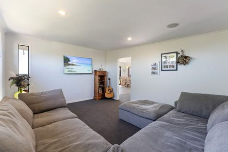 Photo of property in 14 Duncans Way, Otaki Beach, Otaki, 5512