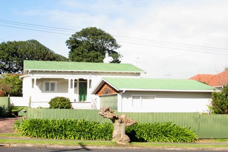 Photo of property in 5a Grande Vue Road, Hillpark, Auckland, 2102