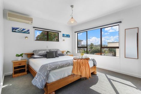 Photo of property in 123 Carlisle Road, Northcross, Auckland, 0632