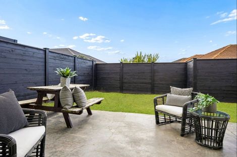 Photo of property in 24 Tapuwae Way, Mangere Bridge, Auckland, 2022