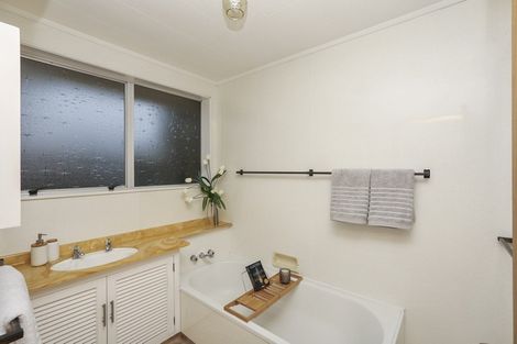 Photo of property in 70 Manu Crescent, Upper Vogeltown, New Plymouth, 4310