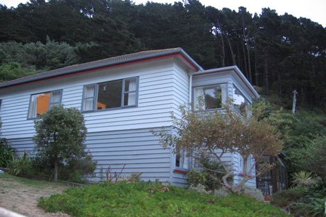 Photo of property in 6 Berwick Grove, Seatoun, Wellington, 6022