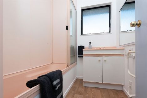 Photo of property in 1/48 Sandgate Avenue, Botany Downs, Auckland, 2010