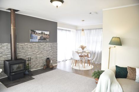 Photo of property in 38 Sunvue Road, Glen Eden, Auckland, 0602