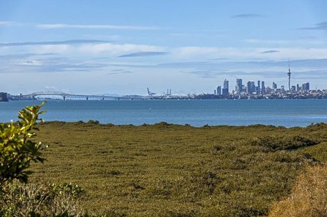 Photo of property in 33a Dawnhaven Drive, Te Atatu Peninsula, Auckland, 0610