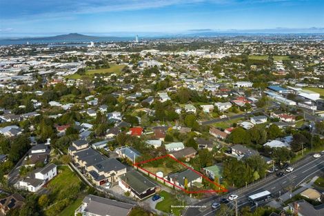 Photo of property in 70 Chivalry Road, Glenfield, Auckland, 0629