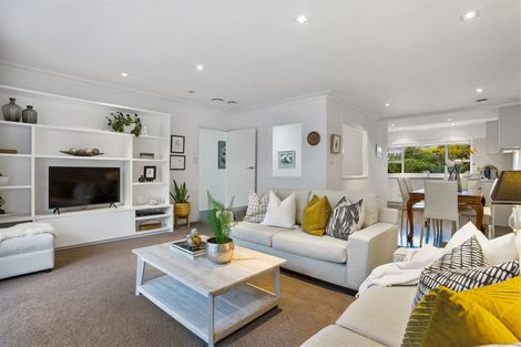 Photo of property in 2/14 Frieston Road, Milford, Auckland, 0620