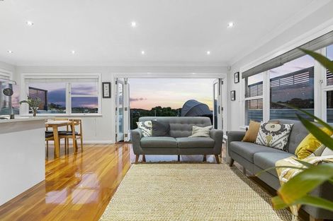 Photo of property in 16 Hadfield Street, Beach Haven, Auckland, 0626