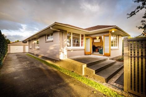Photo of property in 30 Saint Albans Avenue, Hokowhitu, Palmerston North, 4410