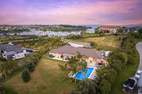 Photo of property in 54 Roberts Road, Matakatia, Whangaparaoa, 0930