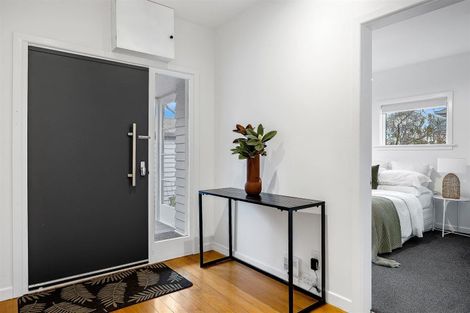 Photo of property in 187 Centaurus Road, Saint Martins, Christchurch, 8022