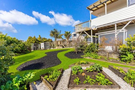 Photo of property in 123 Carlisle Road, Northcross, Auckland, 0632