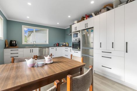 Photo of property in 82 Pioneer Road, Moturoa, New Plymouth, 4310