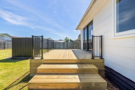 Photo of property in 23 Lambeth Crescent, Northcote, Christchurch, 8052