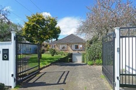 Photo of property in 8 Waiohua Road, Greenlane, Auckland, 1061