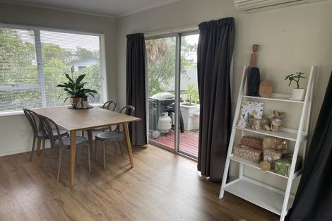 Photo of property in 2/13 Gretel Place, Hillcrest, Auckland, 0627