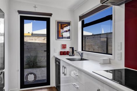 Photo of property in 70b Argyle Street, Hawera, 4610