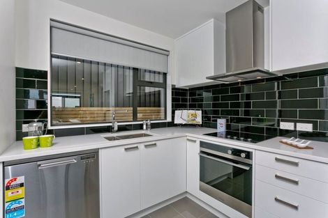 Photo of property in 5/15 Chivalry Road, Glenfield, Auckland, 0629