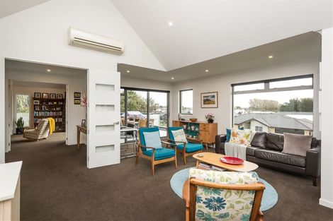 Photo of property in 40 Pentonville Close, Westmorland, Christchurch, 8025