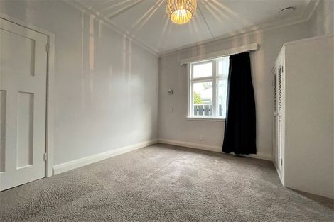 Photo of property in 18 Parkvale Road, Karori, Wellington, 6012