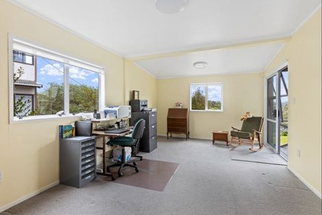 Photo of property in 83 Stillwater Crescent, Stillwater, Silverdale, 0993