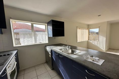 Photo of property in 32 Frank Bunce Grove, Flat Bush, Auckland, 2019