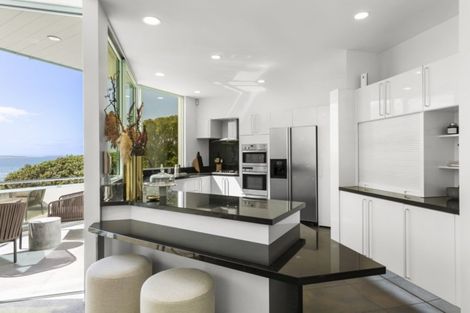 Photo of property in 2/9 The Esplanade, Castor Bay, Auckland, 0620