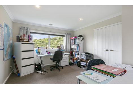 Photo of property in 15 Canary Way, Whitby, Porirua, 5024
