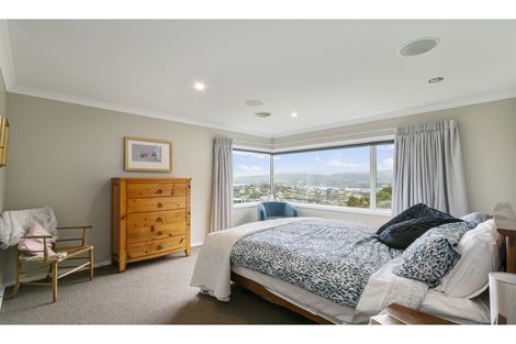 Photo of property in 15 Canary Way, Whitby, Porirua, 5024