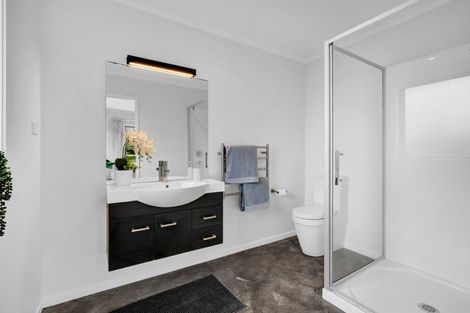 Photo of property in 13 Birdie Lane, Waiwhakaiho, New Plymouth, 4312